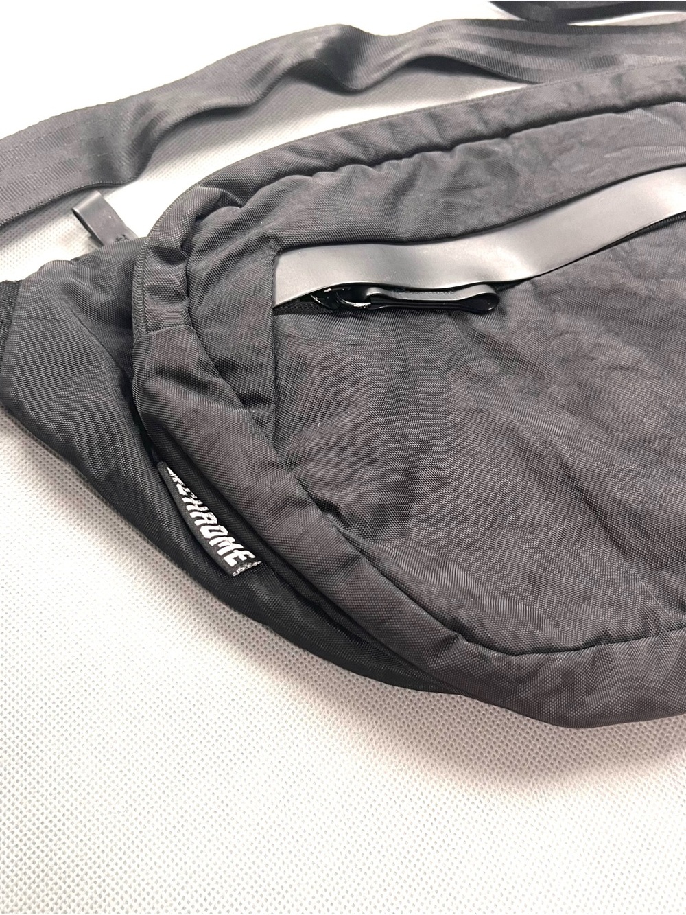 Chrome Industries Body Sling Bag Sabin Cycle Color Black - Picture 3 of 11